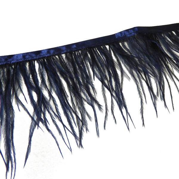 pluma_sintetica_importada_marinho_detalhe